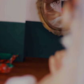 小姐姐给新娘拍照